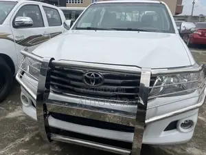 Toyota Hilux 2014 White