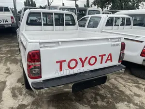 Toyota Hilux 2014 White