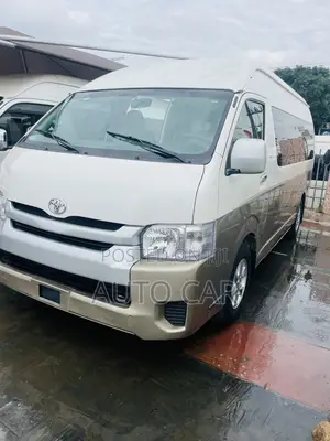 Toyota HiAce 2014 Gold
