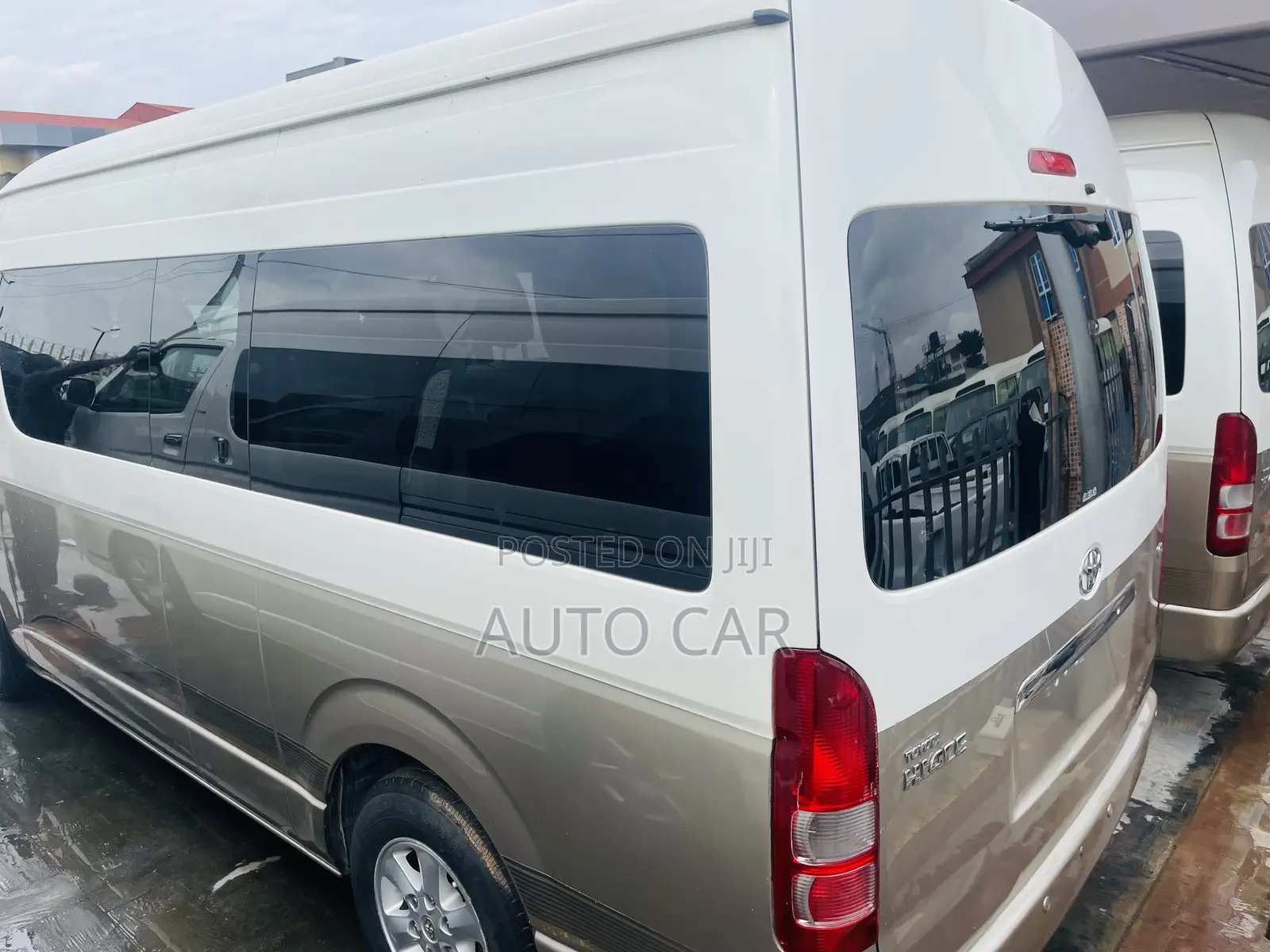 Toyota HiAce 2014 Gold