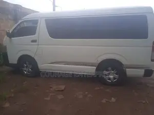 Toyota HiAce 2007 White