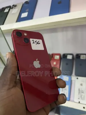 Apple iPhone 13 256 GB Red