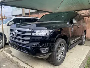 Toyota Land Cruiser LC300 2024 Black