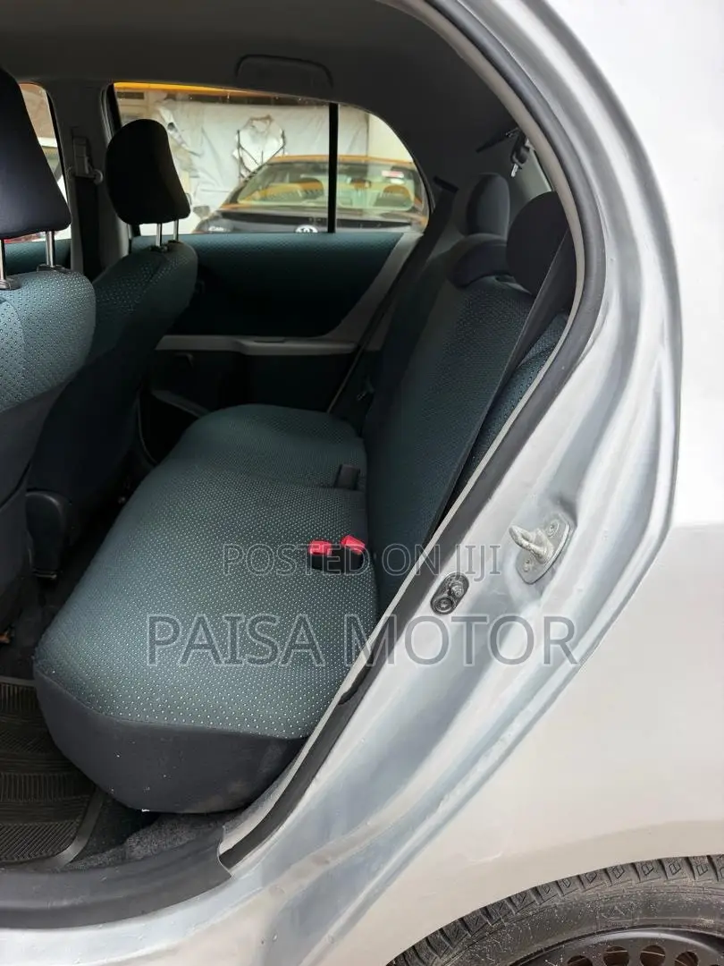 Toyota Yaris Base Hatchback 3dr 2010 Silver