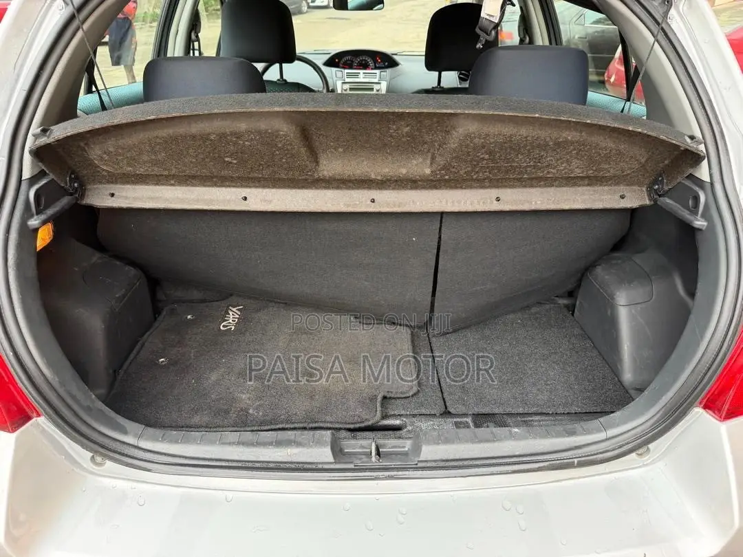 Toyota Yaris Base Hatchback 3dr 2010 Silver