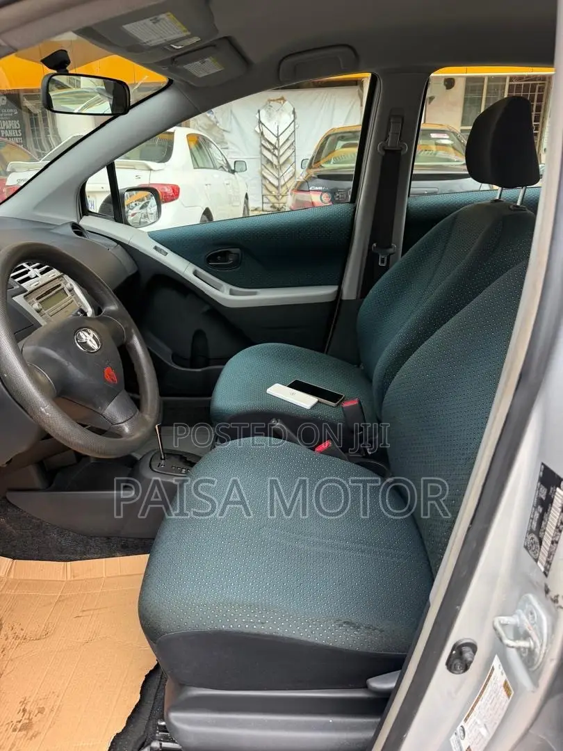 Toyota Yaris Base Hatchback 3dr 2010 Silver