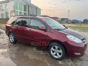 Toyota Sienna 2006 Red