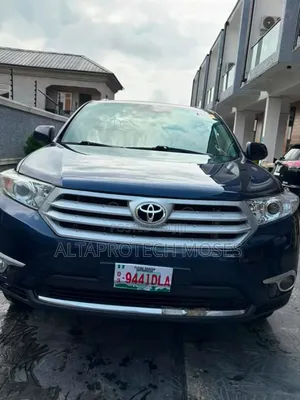 Toyota Highlander SE 2011 Blue