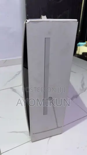 Apple Studio Display.