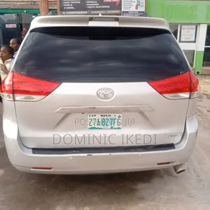 Toyota Sienna 2011 Ivory