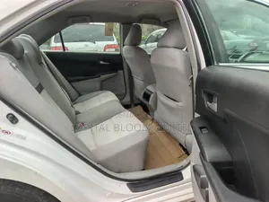 Toyota Camry LE 4dr Sedan (2.5L 4cyl 6A) 2012 White