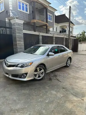Toyota Camry SE 4dr Sedan (2.5L 4cyl 6A) 2013 Silver