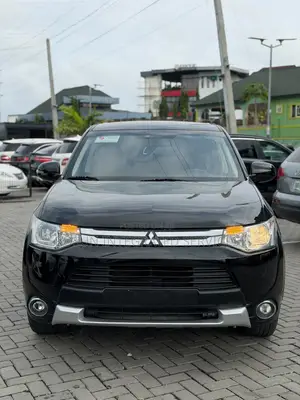 Mitsubishi Outlander SE 4dr SUV (2.4L 4cyl CVT) 2015 Black