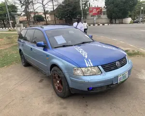 Volkswagen Passat 2004 Blue