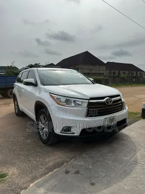 Toyota Highlander LE Plus V6 4x4 (3.5L 6cyl 6A) 2016 White