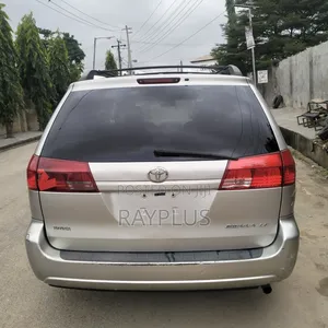 Toyota Sienna 2005 Silver