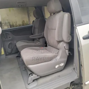 Toyota Sienna 2005 Silver