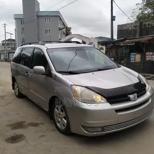 Toyota Sienna 2005 Silver