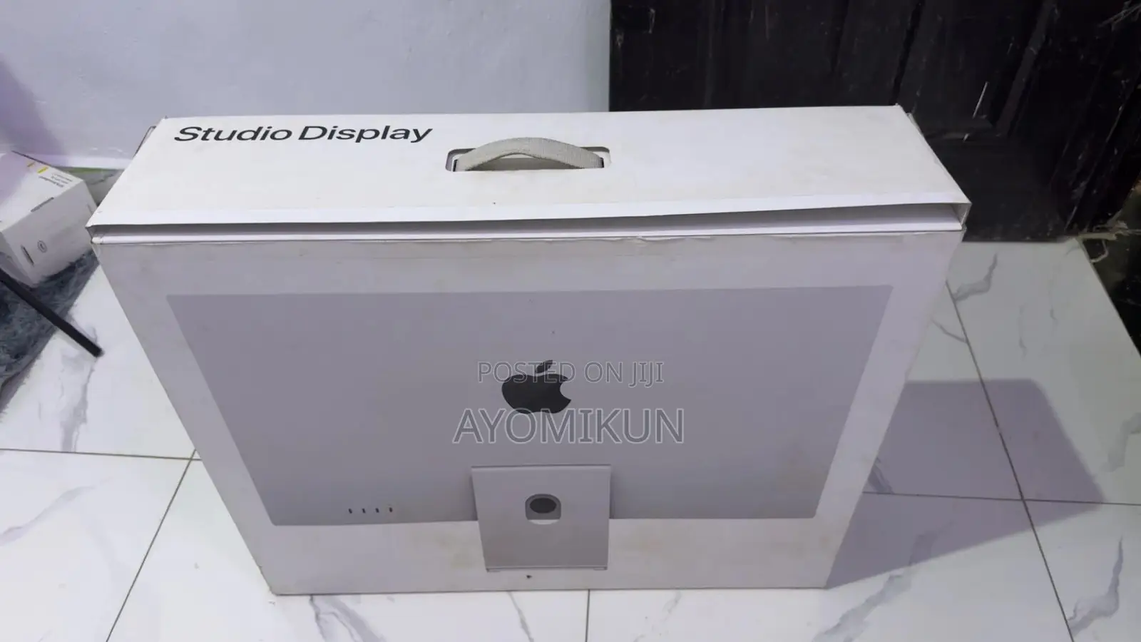 Apple Studio Display.