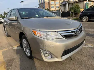 Toyota Camry LE 4dr Sedan (2.5L 4cyl 6A) 2014 Gold