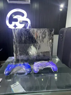 Original PS4 Game and 2 Original Quality Pad
