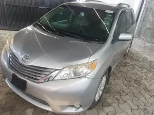Toyota Sienna 2016 Brown