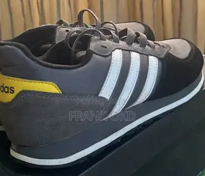  Adidas Sneakers 