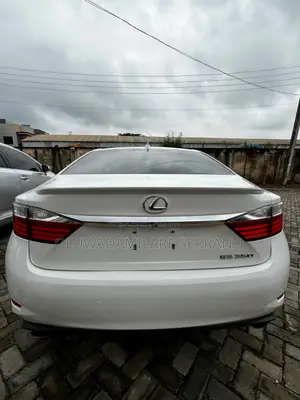 Lexus ES 2015 White