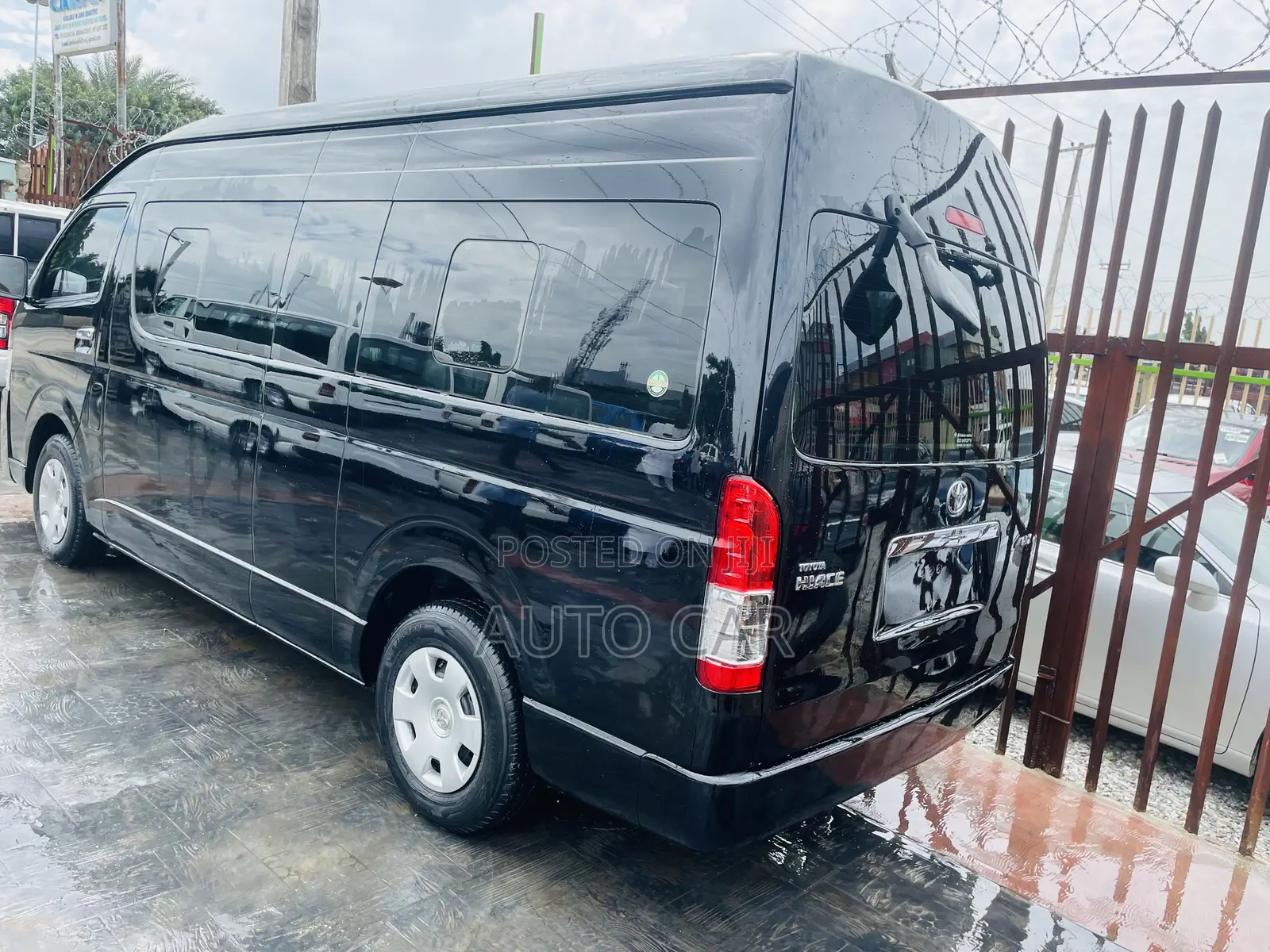 Toyota HiAce 2018 Black