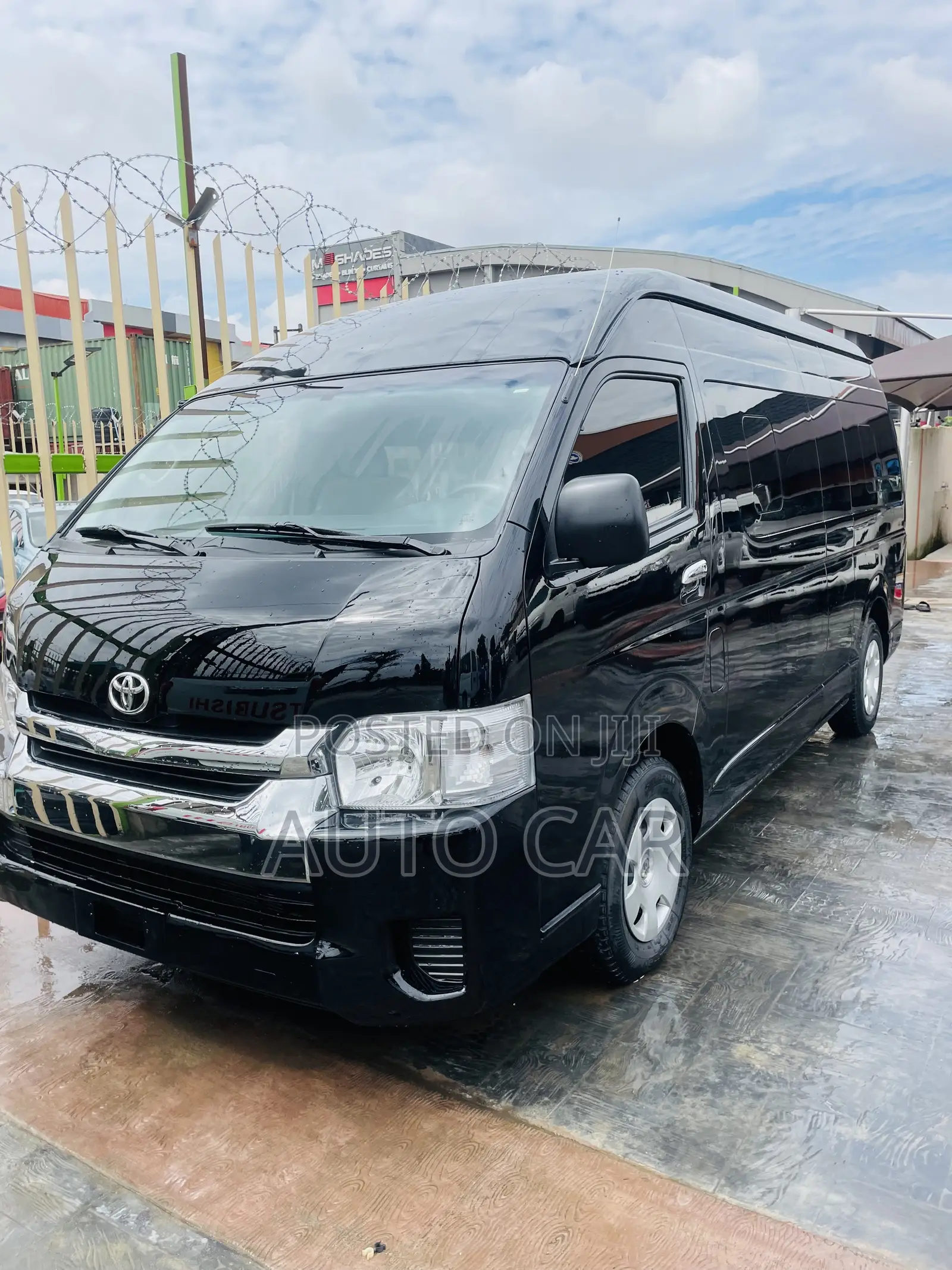 Toyota HiAce 2018 Black