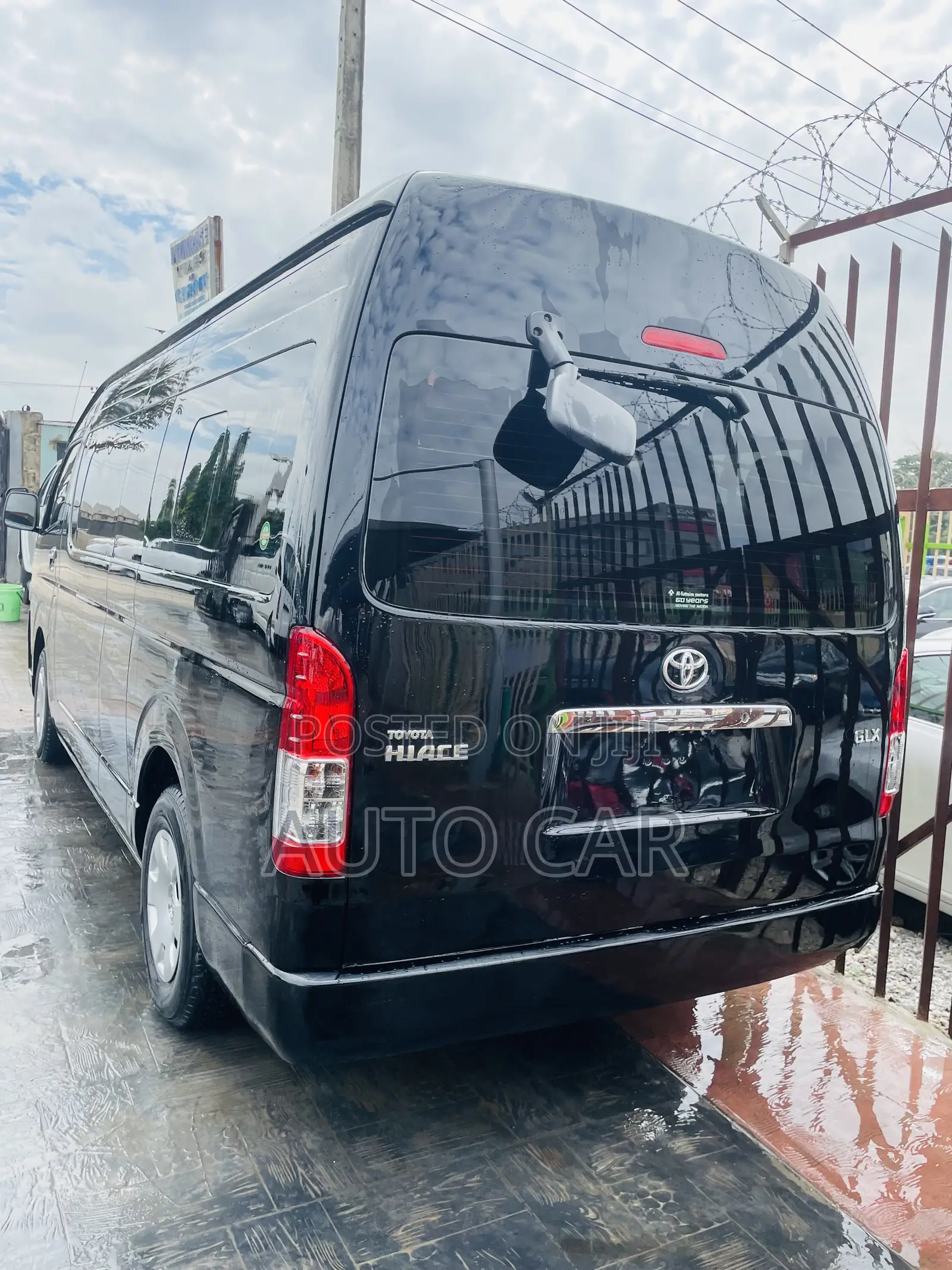Toyota HiAce 2018 Black