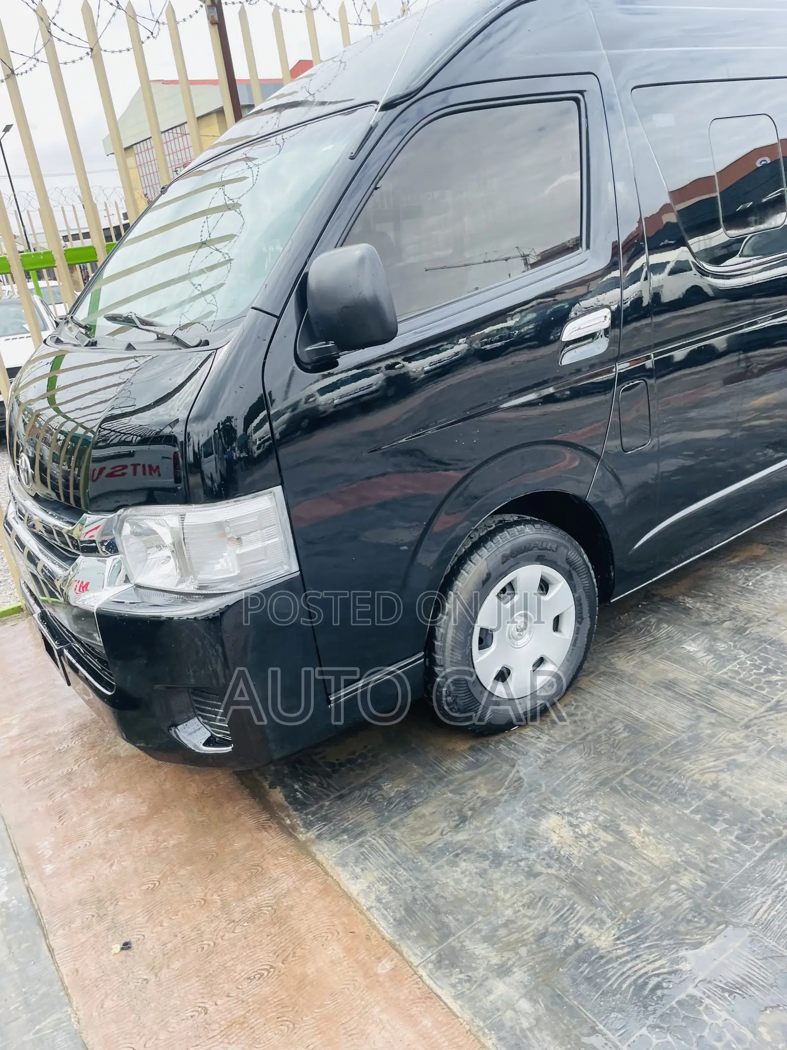 Toyota HiAce 2018 Black