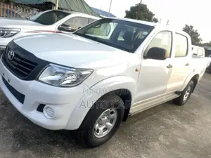 Toyota Hilux SR5 4x4 2015 White