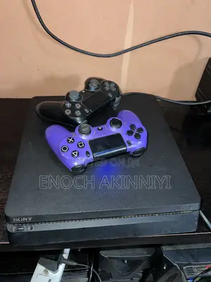Play Station4 Slim