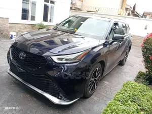 Toyota Highlander 2021 Blue