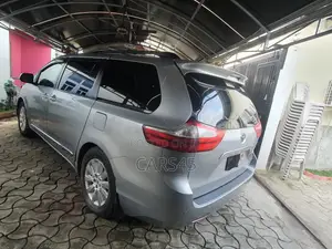 Toyota Sienna 2016 Brown