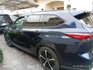 Toyota Highlander 2021 Blue
