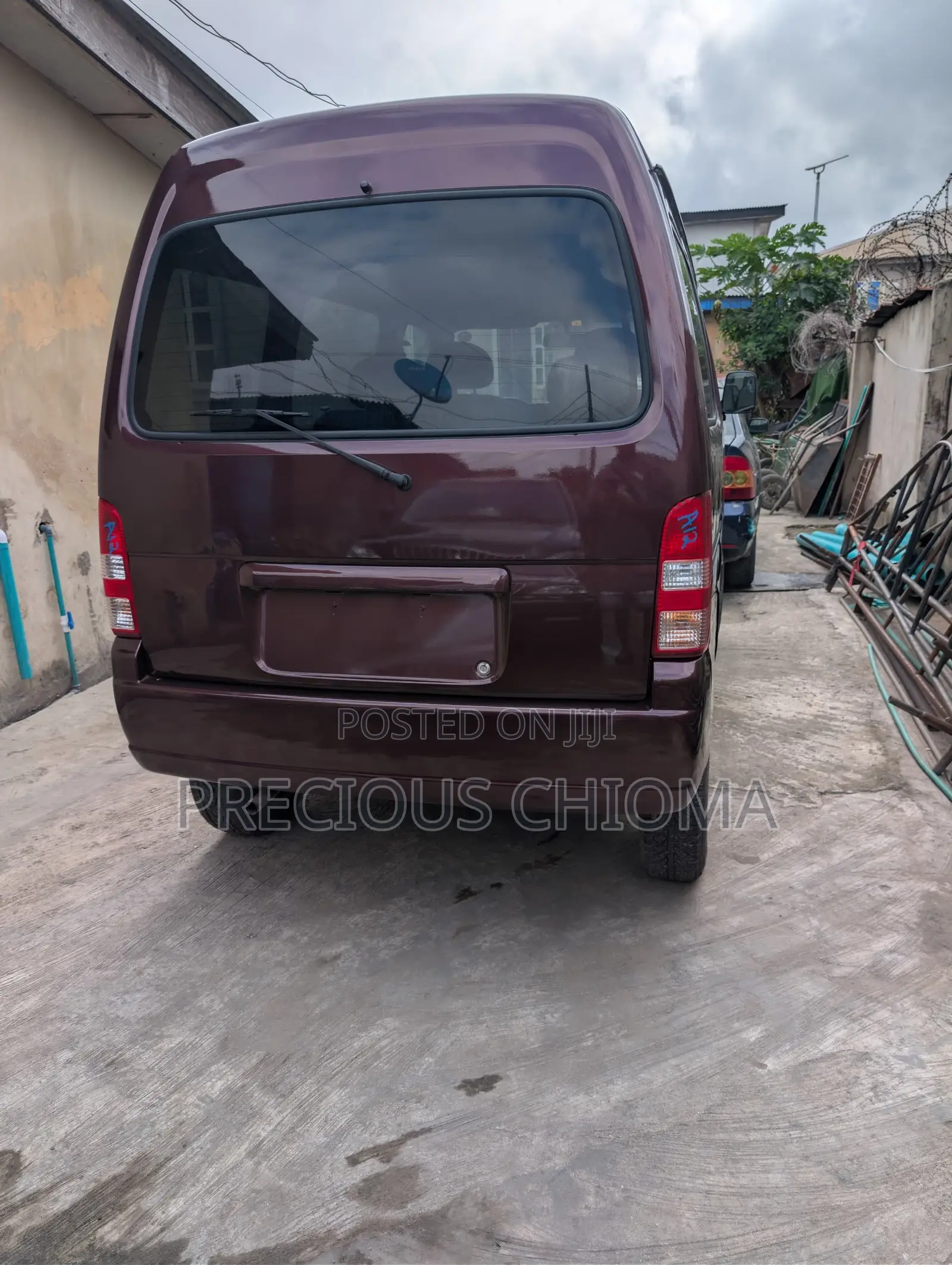 Suzuki APV Minibus 2011 Red