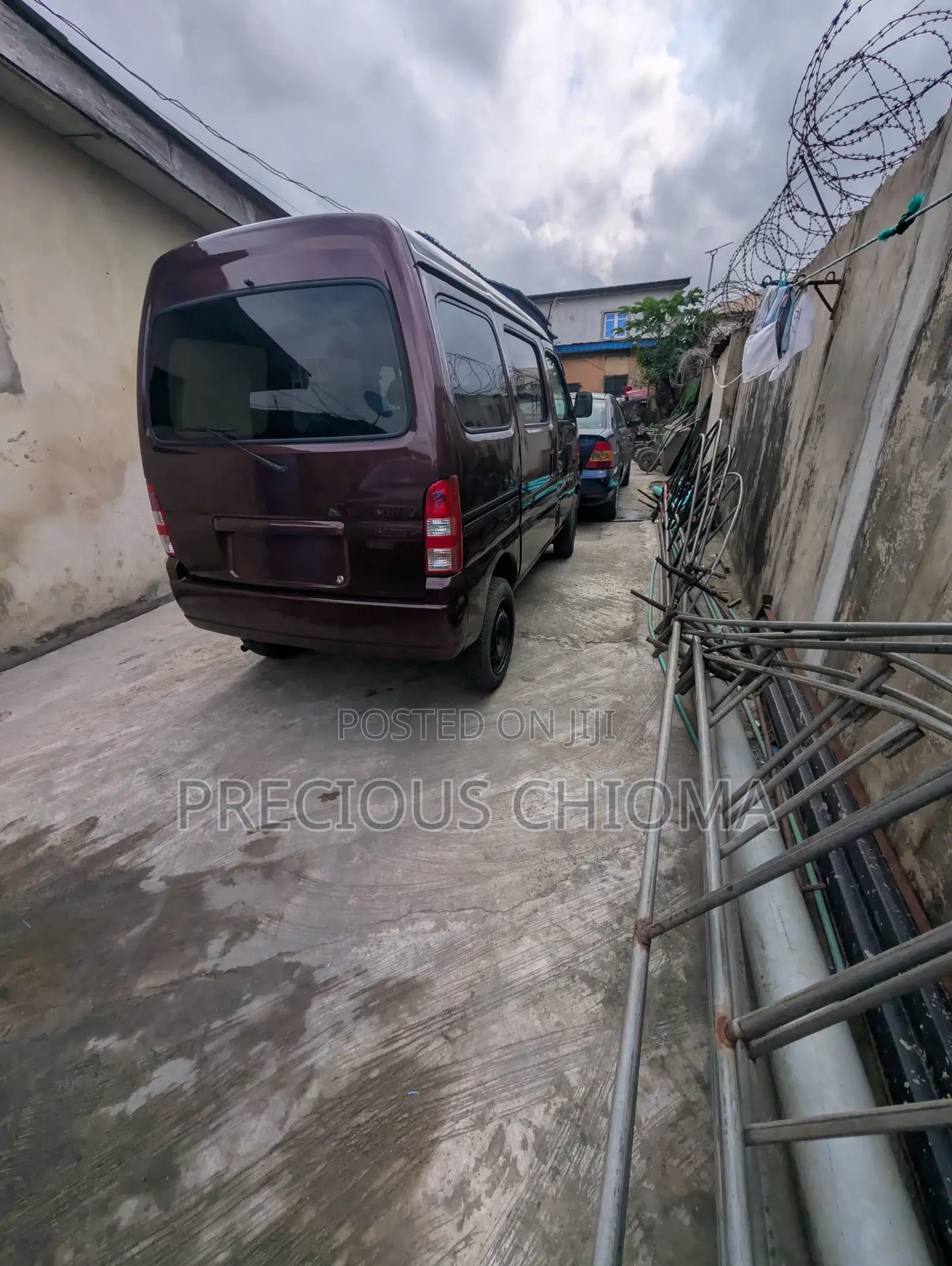 Suzuki APV Minibus 2011 Red
