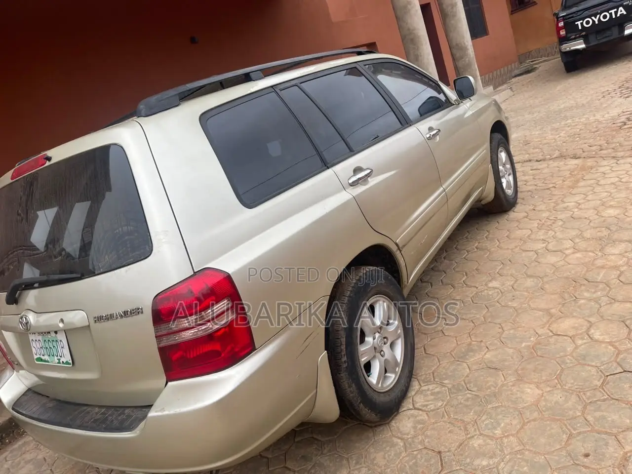 Toyota Highlander 2004 Gold