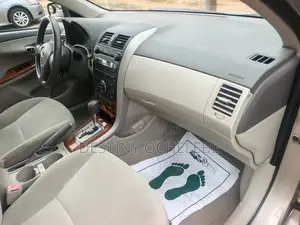 Toyota Corolla 2009 Gold
