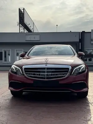 Mercedes-Benz E300 4Matic AWD Sedan (2.0L 4cyl 9A) 2017 Red