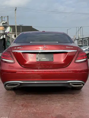Mercedes-Benz E300 4Matic AWD Sedan (2.0L 4cyl 9A) 2017 Red