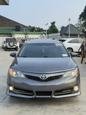 Toyota Camry SE 4dr Sedan (2.5L 4cyl 6A) 2014 Gray