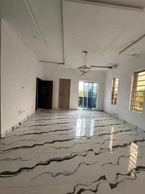 2bdrm Apartment in Lekki Phase 1 for rent