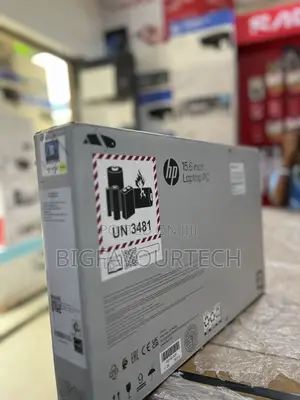 New Laptop HP 15-f272wm 8GB Intel Core Ultra 5 SSD 512GB