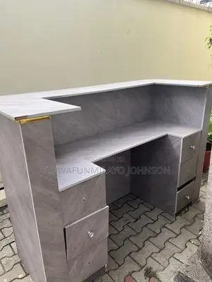 Salon Reception Table