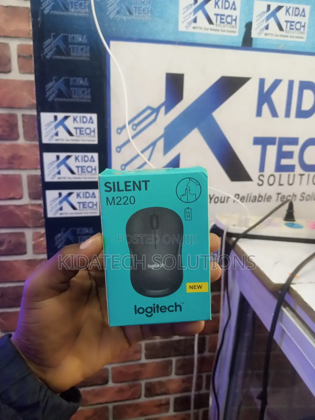 Logitech M220