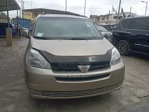 Toyota Sienna 2004 Gold