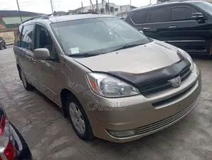 Toyota Sienna 2004 Gold